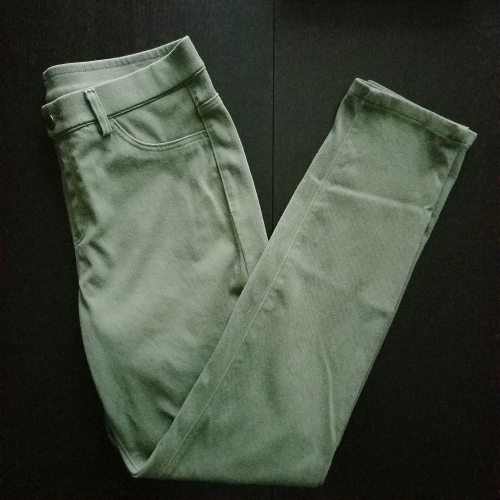 Uniqlo Olive Green Leggings